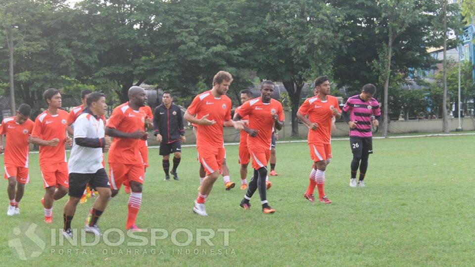 Greg%20Nwokolo%20Latihan%20Bersama%20Persija